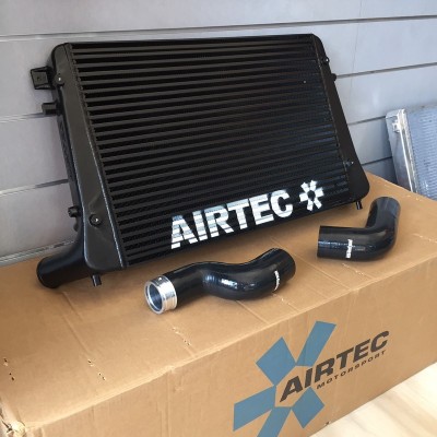ATINTVAG7 Airtec Intercooler maggiorato con tubi Audi/Seat/VW telaio EA113 1.8 e 2.0 TSI/TFSI (lista in descrizione) cupra gti 2