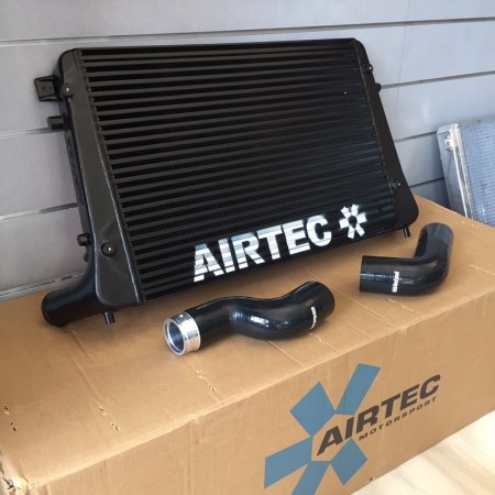 ATINTVAG7 Airtec Intercooler maggiorato con tubi Audi/Seat/VW telaio EA113 1.8 e 2.0 TSI/TFSI (lista in descrizione) cupra gti