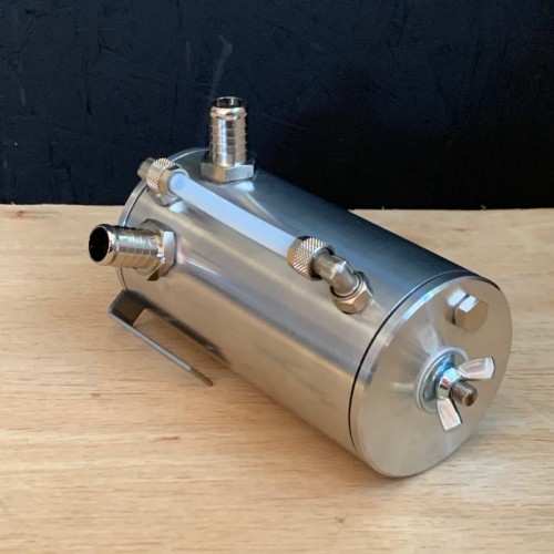 Vaschetta recupero vapori olio TRS Tuning catch can universale con attacchi da 16mm (h. 150mm - diam. 80mm)