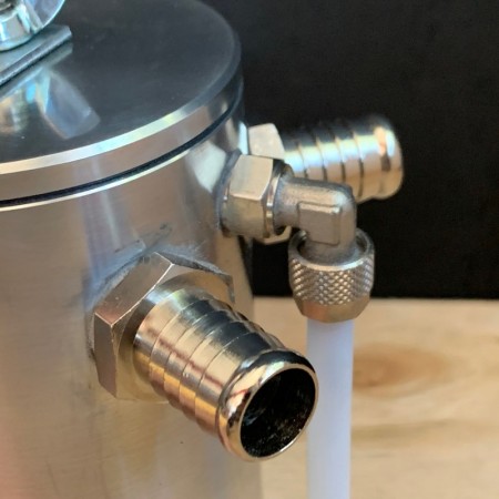 Vaschetta recupero vapori olio TRS Tuning catch can universale con attacchi da 16mm (h. 150mm - diam. 80mm)